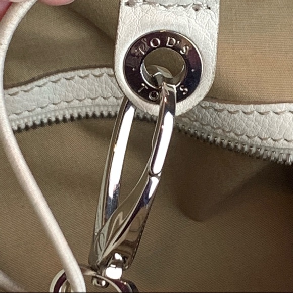 Tod’s White Quilted Pebble Leather Purse - Picture 16 of 16